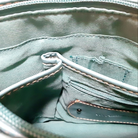 Liz Claiborne Crossbody Bag - Picture 5 of 7